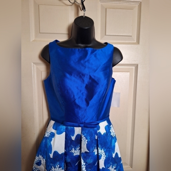 Glamor formal dress size 4 - Picture 3 of 7